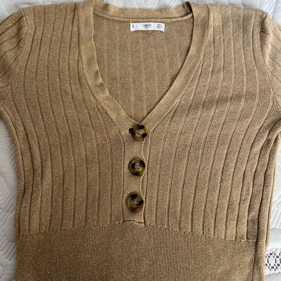 Gold Ribbed Knit Button-Up Top - Picture 3 of 4